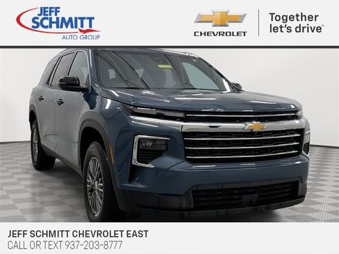Certified 2025 Chevrolet Traverse LT image 1