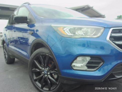 Used 2018 Ford Escape SE w/ SE Sport Appearance Package AWD/4WD image 18