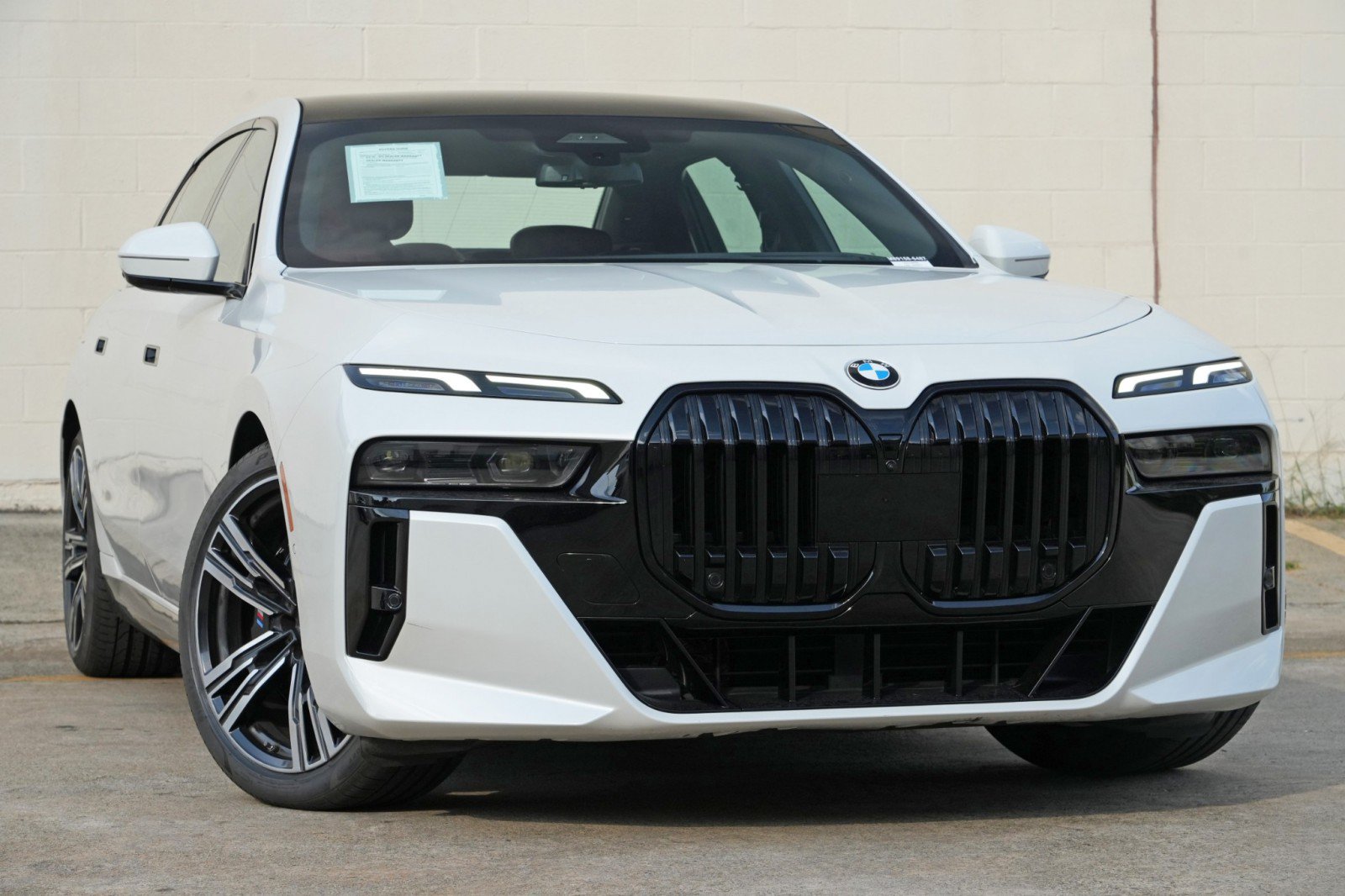 Used 2023 BMW 740i w/ Parking Assistance Package RWD image 4