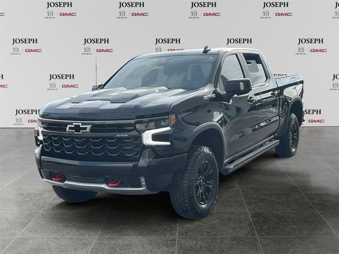 Used 2023 Chevrolet Silverado 1500 ZR2 w/ Technology Package image 3