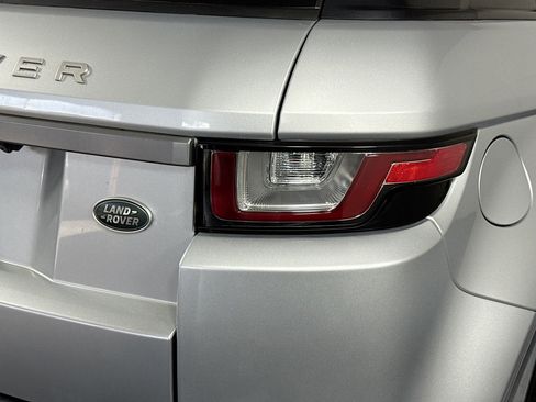 Used 2019 Land Rover Range Rover Evoque SE image 34