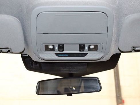 Used 2022 Ford Explorer XLT image 29