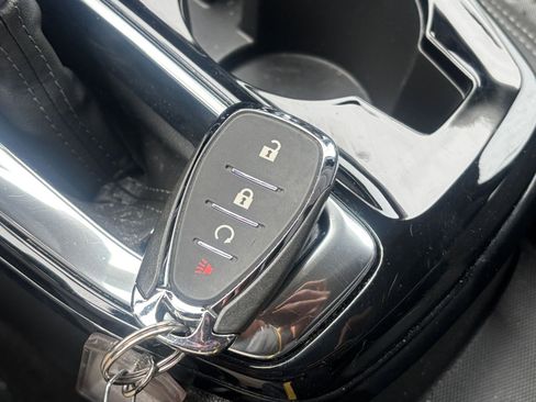 Used 2025 Chevrolet Trax LT w/ LT Convenience Package image 21