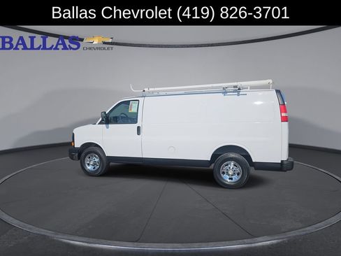 Used 2018 Chevrolet Express 2500 w/ Driver Convenience Package RWD image 6