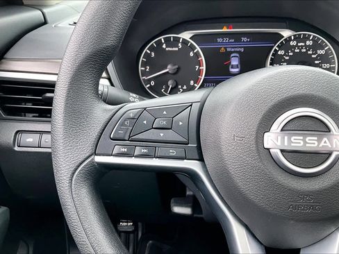 Used 2025 Nissan Altima 2.5 SV FWD image 24