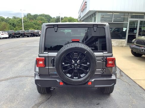 Certified 2025 Jeep Wrangler Unlimited Sahara w/ Safety Group AWD/4WD image 4