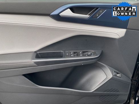 Used 2024 Volkswagen Taos SE image 14