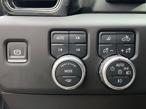 Used 2024 GMC Sierra 1500 AT4 w/ Technology Package image 31