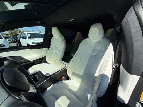 Used 2022 Tesla Model X Plaid image 22