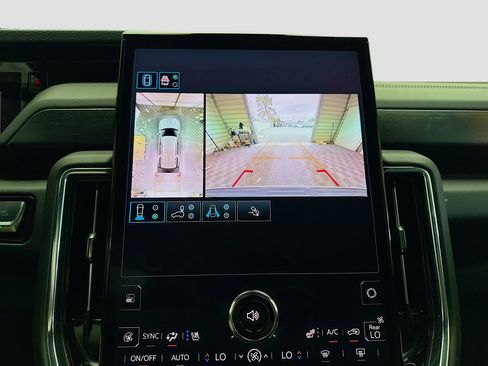 Used 2025 GMC Yukon Denali image 9