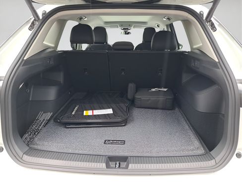 New 2025 Volkswagen Tiguan SE AWD/4WD image 27