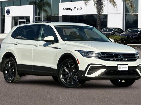 Used 2022 Volkswagen Tiguan SE image 2