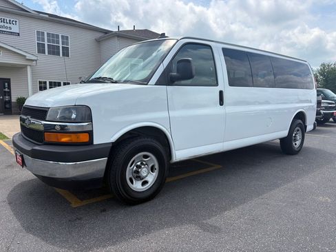 Used 2017 Chevrolet Express 3500 LT w/ LT Preferred Equipment Group RWD image 2