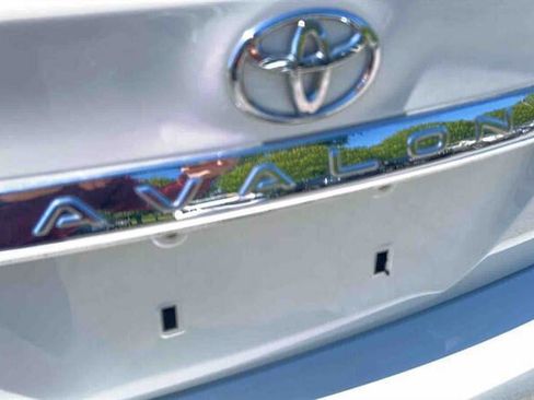 Used 2011 Toyota Avalon Limited FWD image 10
