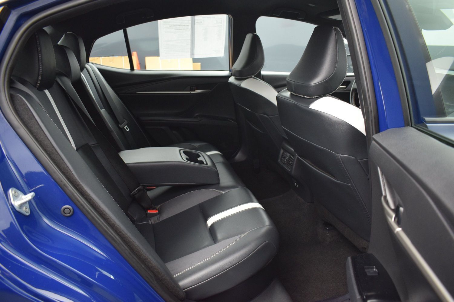 Used 2025 Toyota Camry SE FWD image 11