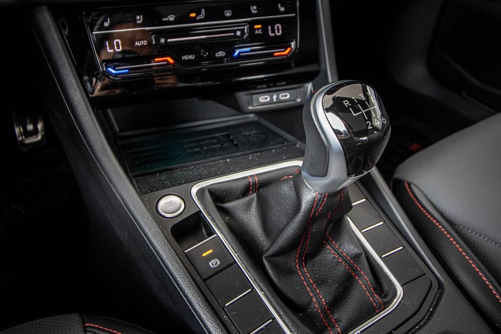 Certified 2026 Volkswagen Jetta GLI Autobahn FWD image 32