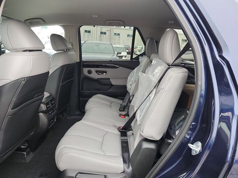 New 2025 Honda Pilot EX-L image 6