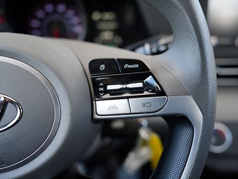 Certified 2023 Hyundai Elantra SE FWD image 25