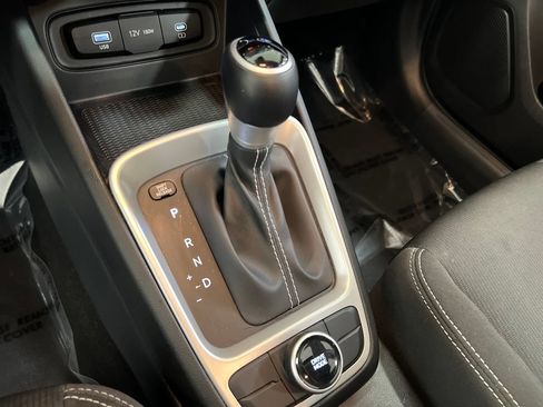 Used 2023 Hyundai Venue SEL FWD image 25