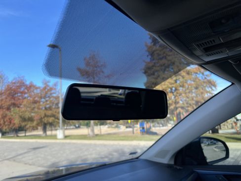 Certified 2022 Volkswagen Taos SE w/ Panoramic Sunroof Package image 25