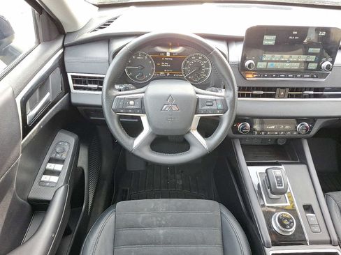 Used 2024 Mitsubishi Outlander SE image 11