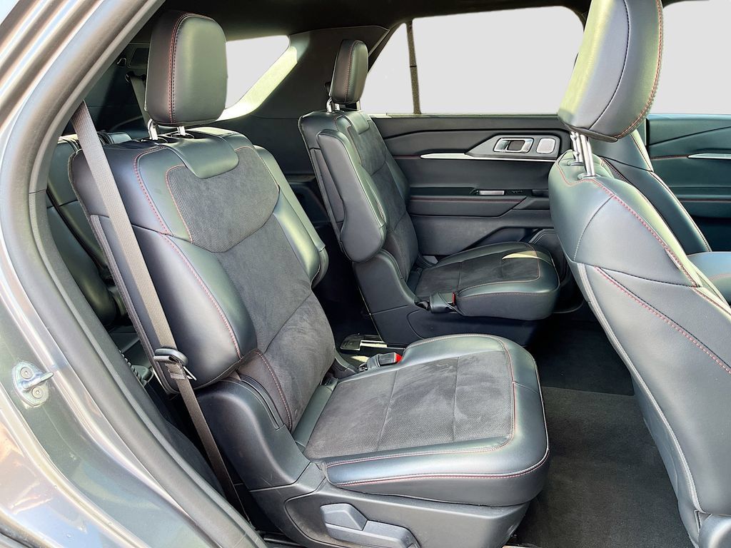 Used 2025 Ford Explorer ST AWD/4WD image 31