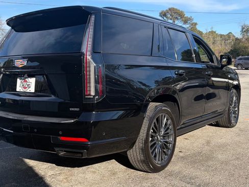 Used 2025 Cadillac Escalade Sport Platinum image 9