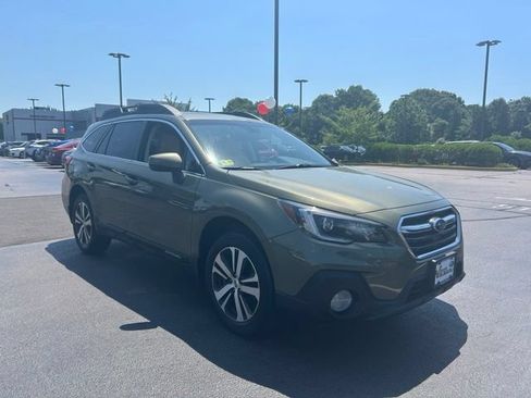 Used 2018 Subaru Outback 2.5i Limited AWD/4WD image 3