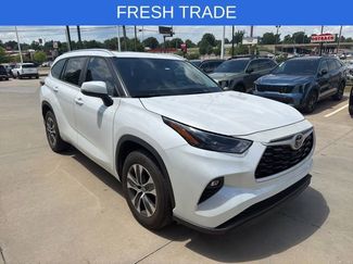 Used 2023 Toyota Highlander XLE FWD video 1