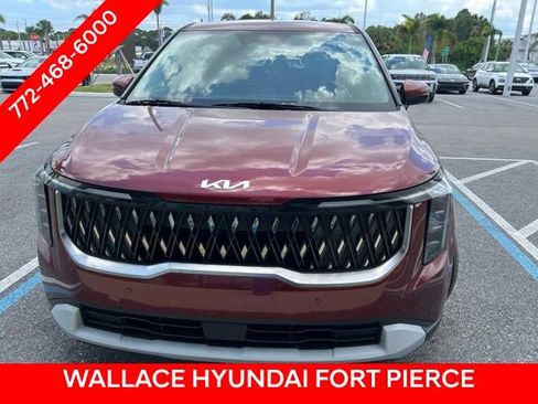 Used 2025 Kia Carnival FWD image 2