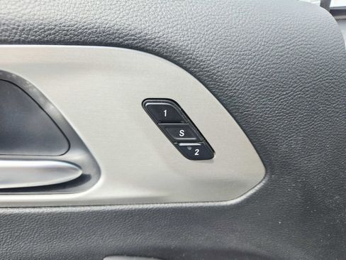 Used 2024 Chrysler Pacifica Limited w/ S Appearance Package FWD image 40