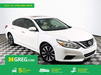 Used 2017 Nissan Altima 2.5 SL w/ Moonroof Package