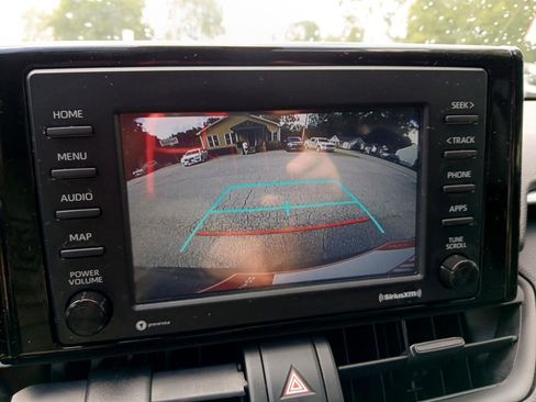 Used 2021 Toyota RAV4 LE image 22