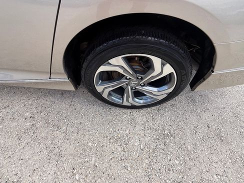 Used 2018 Honda Accord EX image 10