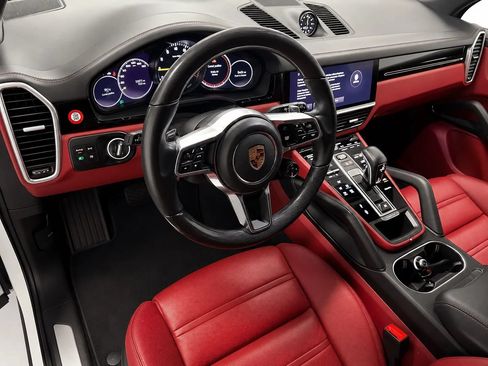 Used 2022 Porsche Cayenne E-Hybrid w/ Premium Package AWD/4WD image 9
