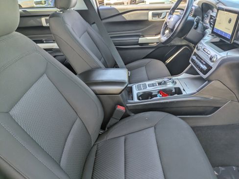Used 2022 Ford Explorer XLT image 12