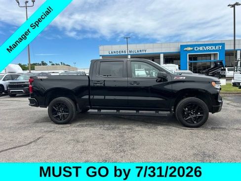 Used 2025 Chevrolet Silverado 1500 LT Trail Boss w/ Convenience Package II AWD/4WD image 2