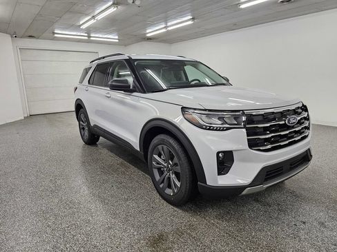 New 2026 Ford Explorer Active w/ Active Comfort Package AWD/4WD image 3
