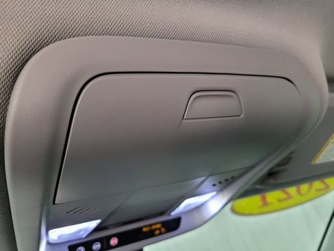 Used 2021 Chevrolet Equinox LT w/ LPO, Floor Liner Package image 40