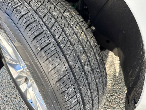 Used 2023 Chevrolet Suburban Premier image 26