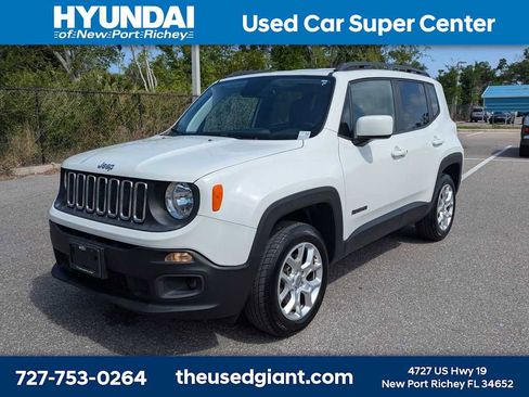Used 2018 Jeep Renegade Latitude w/ Cold Weather Group AWD/4WD image 4