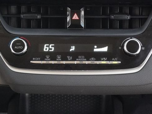 Used 2022 Toyota Corolla LE FWD image 15