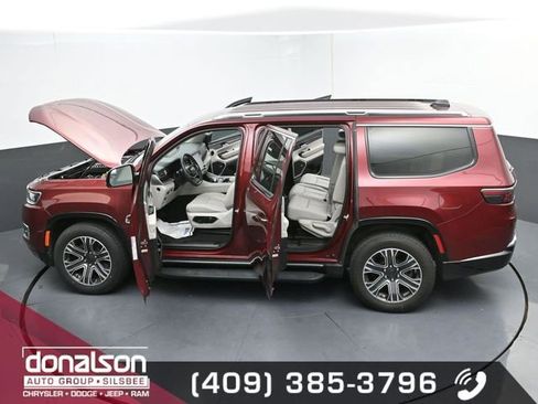 Used 2024 Jeep Wagoneer Series II w/ Flexible Seating Group image 27