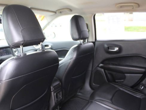 Used 2017 Jeep Compass Latitude w/ Popular Equipment Group AWD/4WD image 16