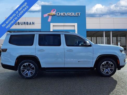 Used 2024 Jeep Wagoneer Series II w/ Flexible Seating Group image 4