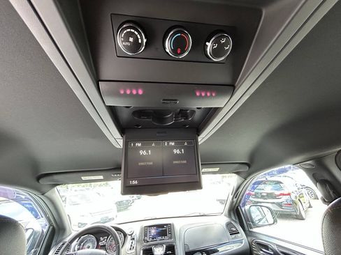 Used 2015 Chrysler Town & Country S FWD image 14