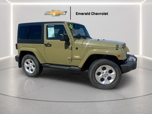 Used 2013 Jeep Wrangler Sahara w/ Dual Top Group AWD/4WD image 5