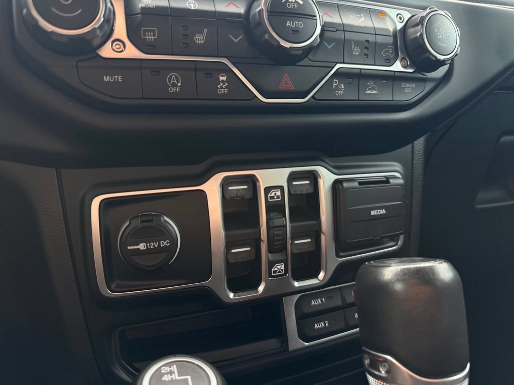 Used 2021 Jeep Wrangler Unlimited Sahara AWD/4WD image 20