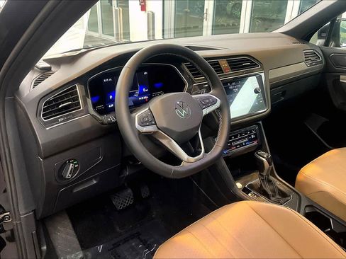 Used 2022 Volkswagen Tiguan SE image 19