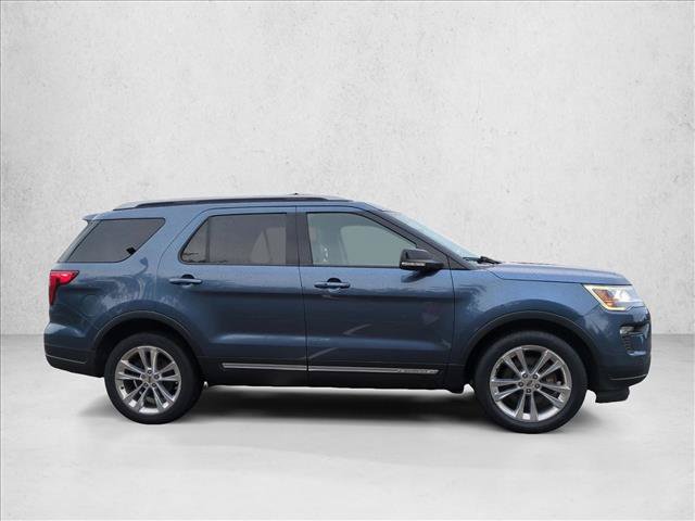 Used 2018 Ford Explorer XLT w/ Equipment Group 202A AWD/4WD image 4